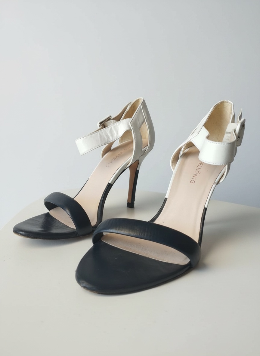 Escarpins à talons hauts noir et blanc / 38