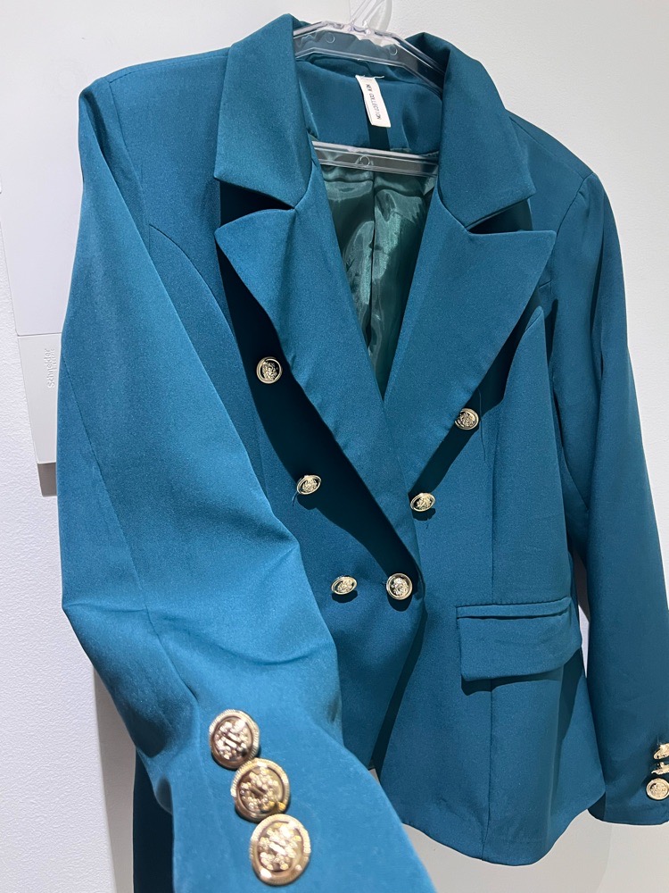 Blazer bleu avec boutons dorés