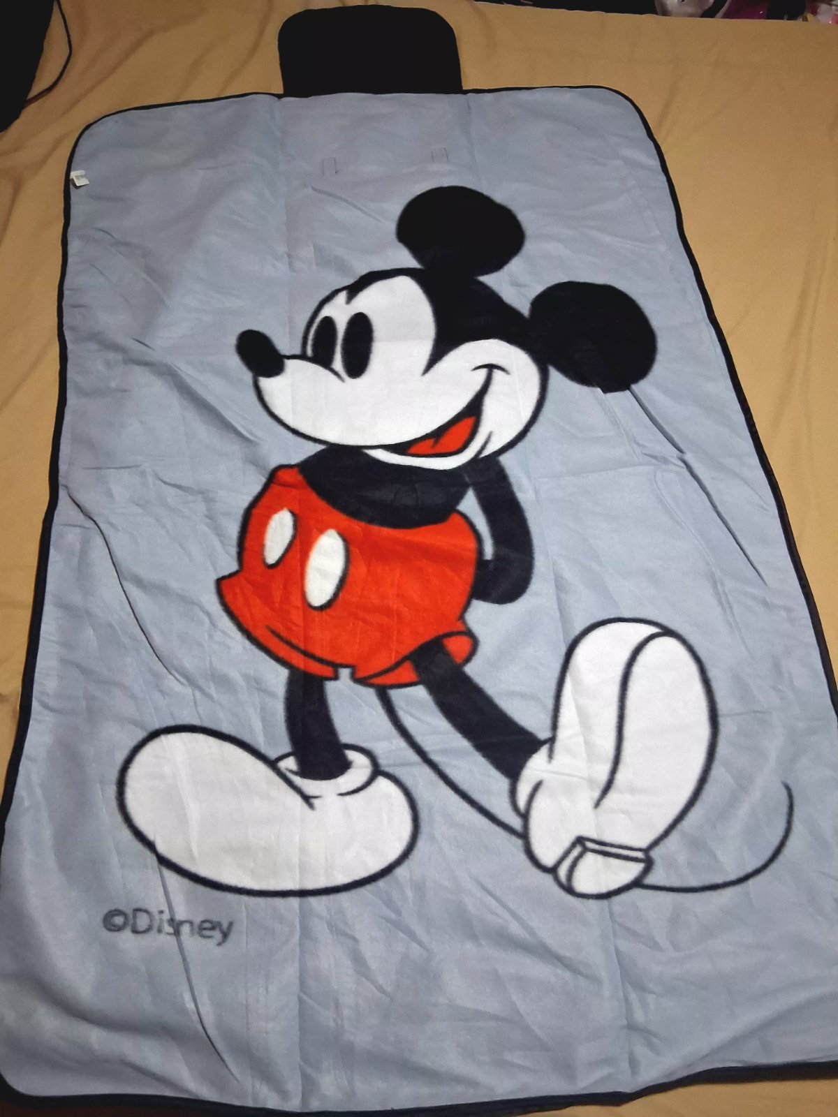 Couverture ou un plaid pliant de voyage Mickey Mouse 