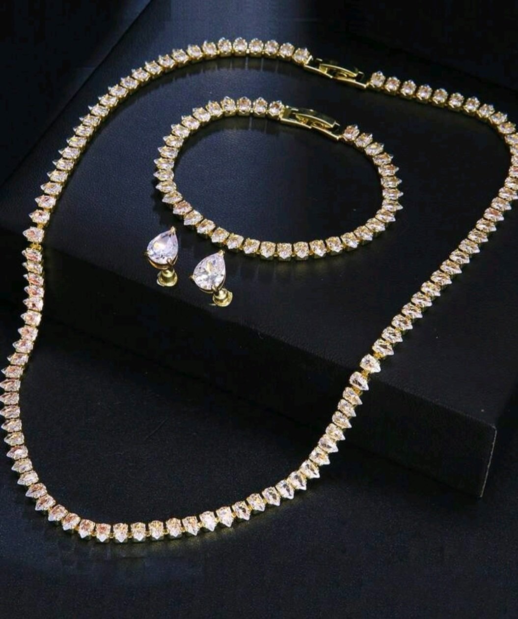 Série collier bracelet boucles d'oreilles fine 