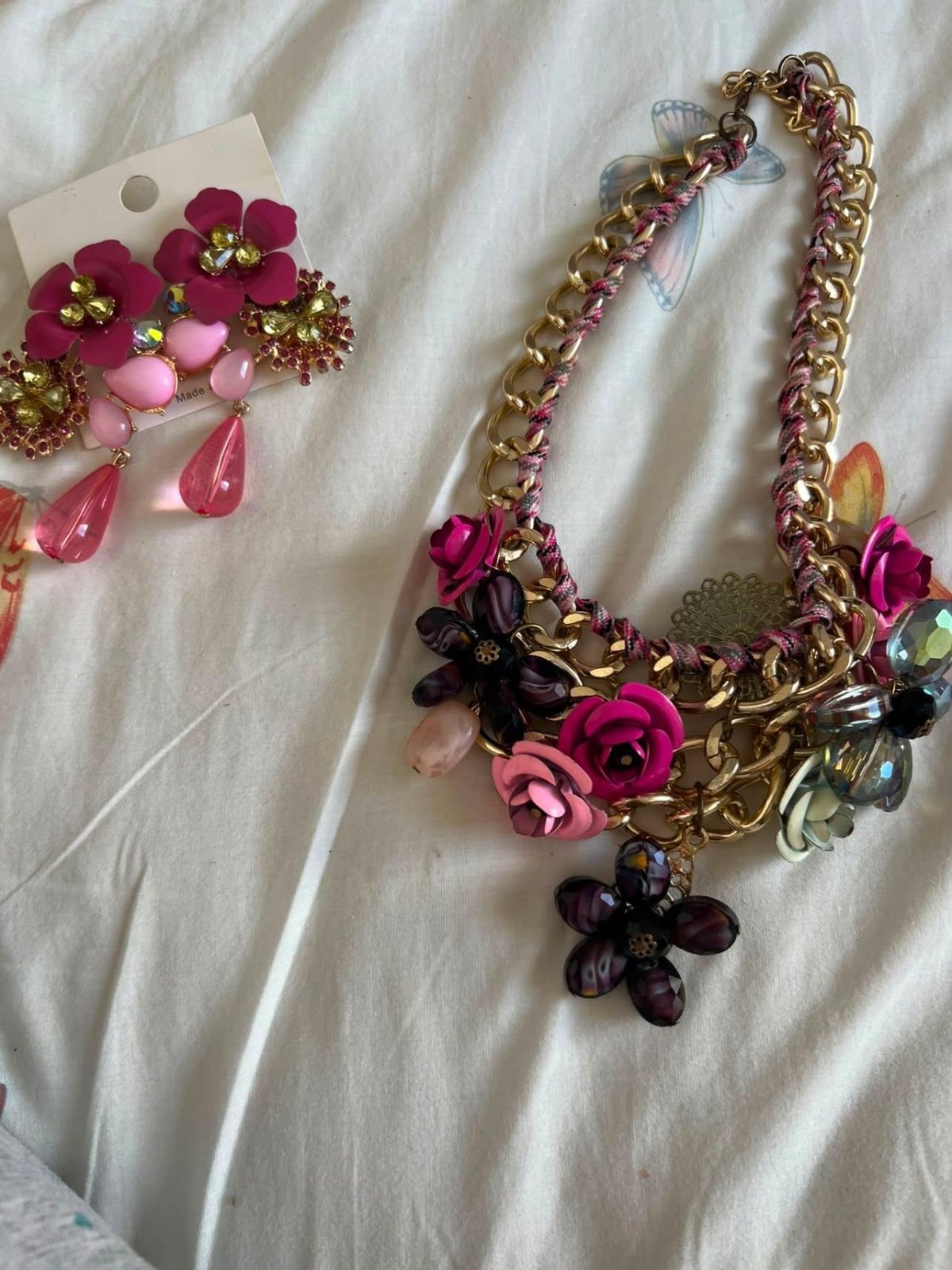 Série colier originale importée et boucles d'oreille pour un style différent 
