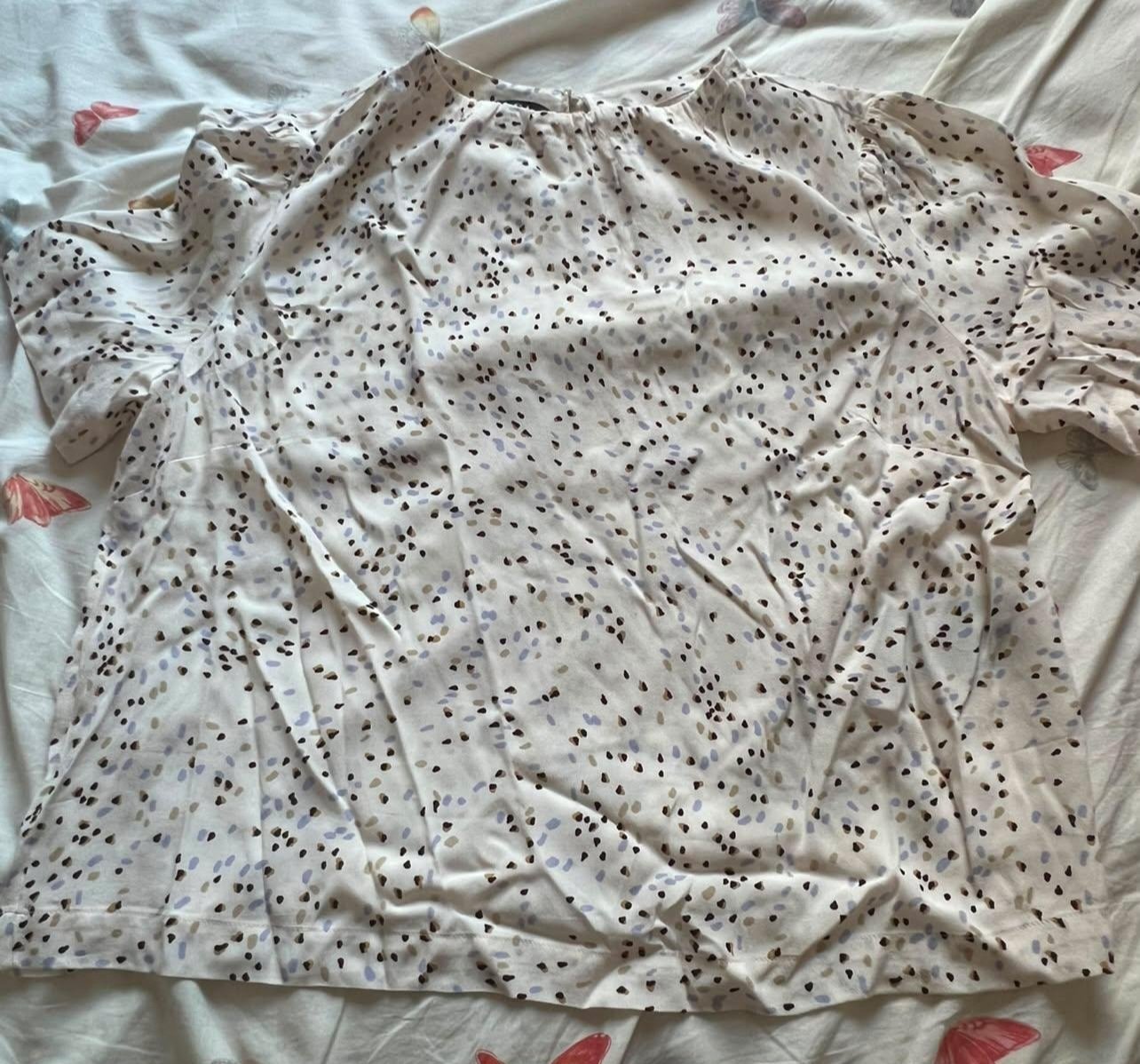 Chemise importée juste ticket mna7ia jamais portée 