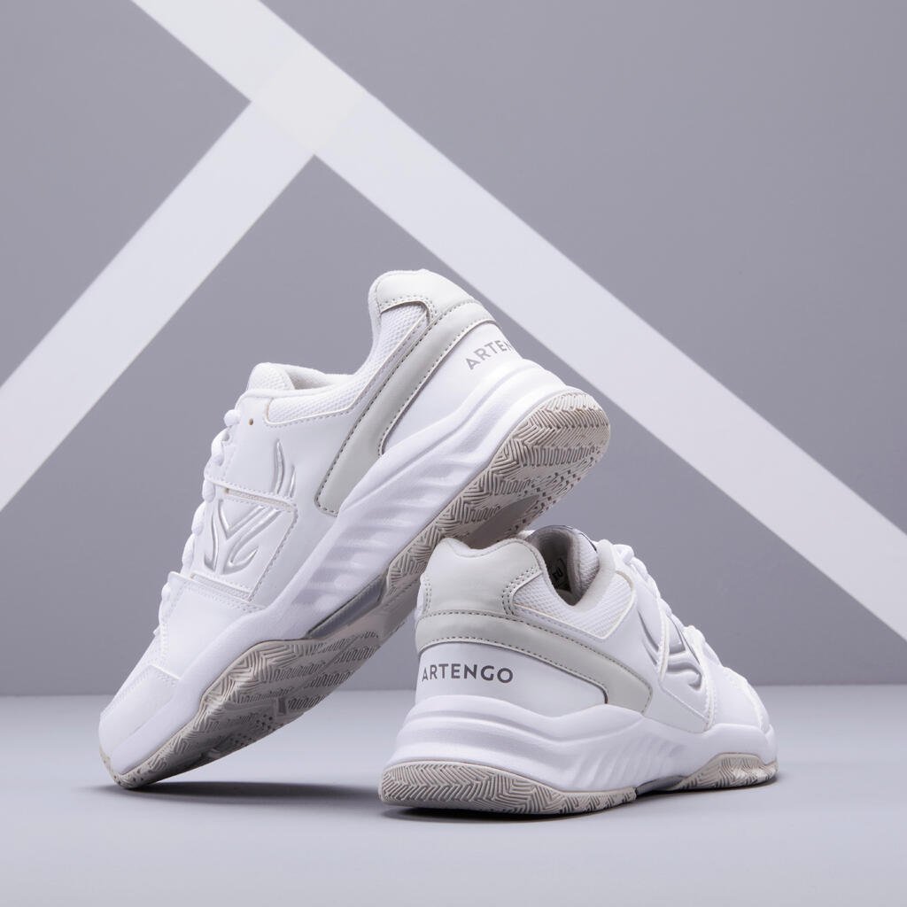 Tennis shoes 