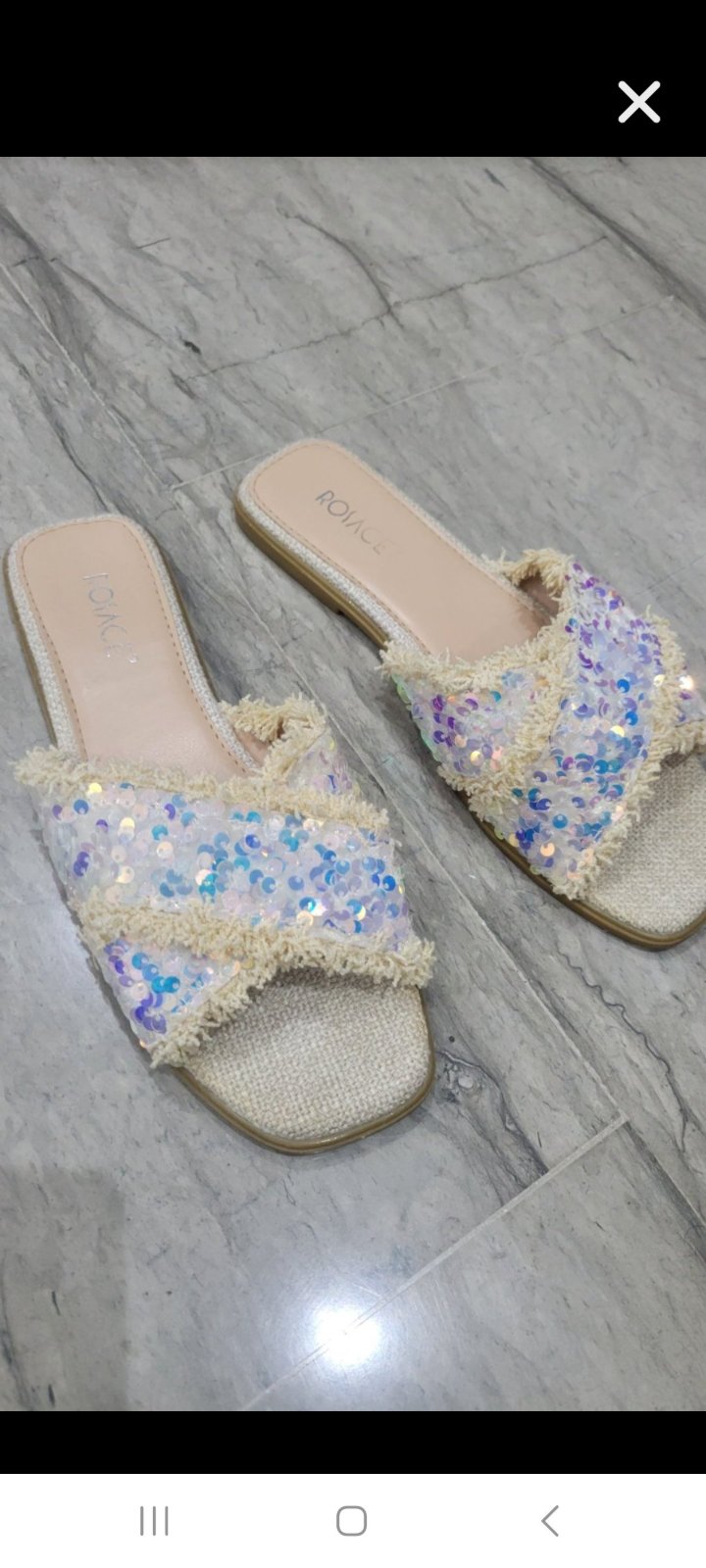 Claquettes blanches neuves