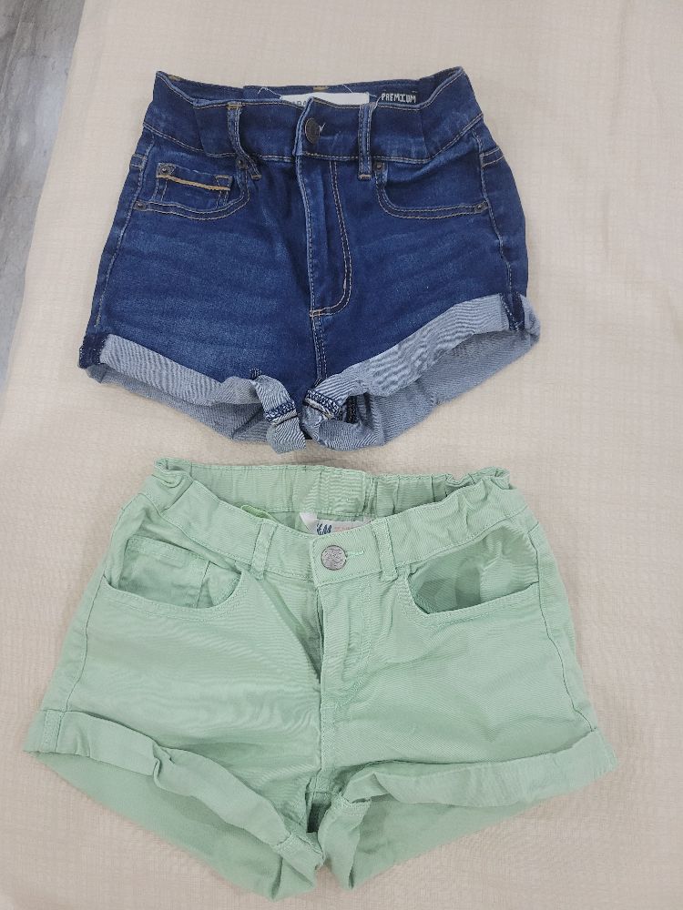 Deux shorts 7-8 ans HM + cadeau short de plage 