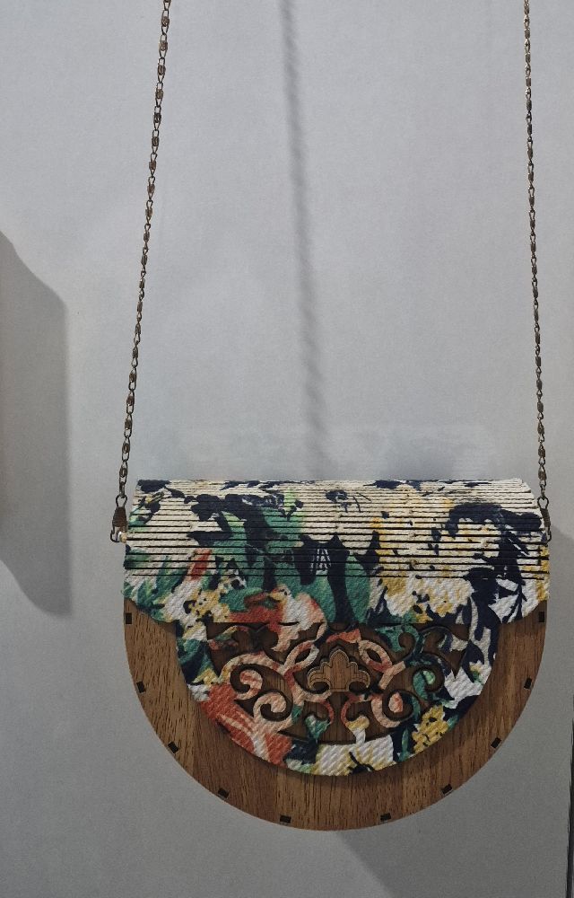 Pochette demi lune en bois