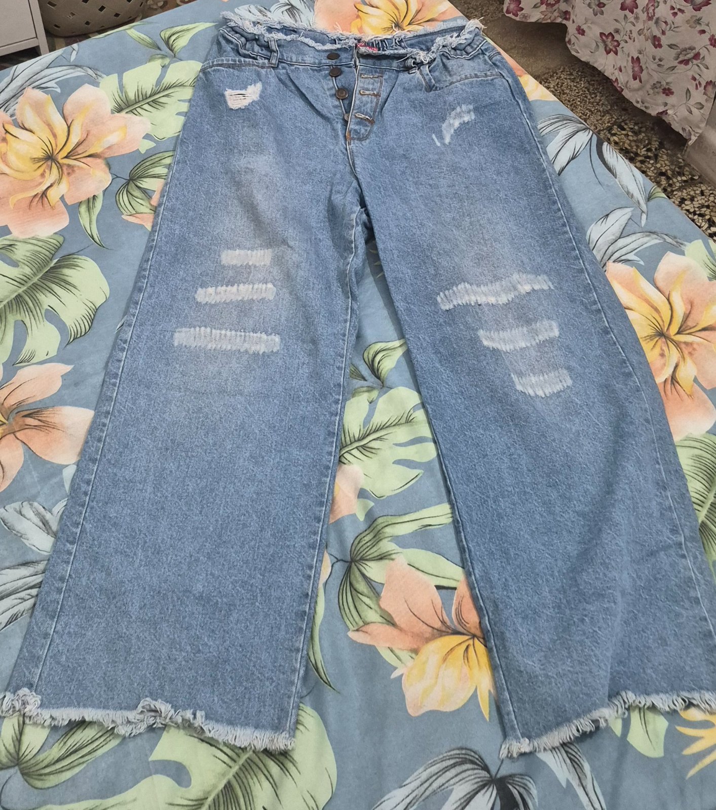 Jeans,femme de la marsue YOLO