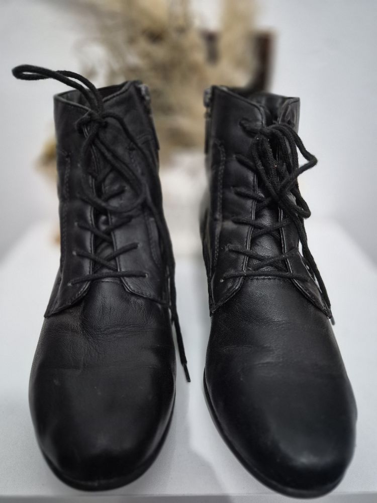 Bottines à talon noir cuir  pointure 38/39