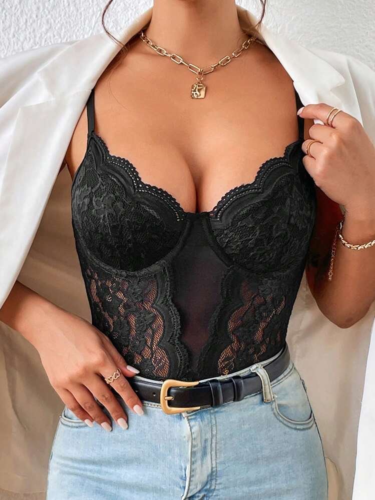 Corset en dentelle porte jaretelles