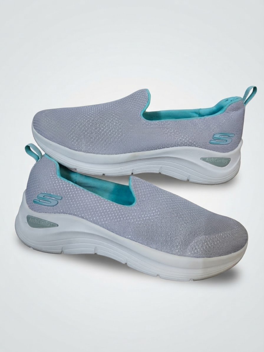 Skchers slip on 