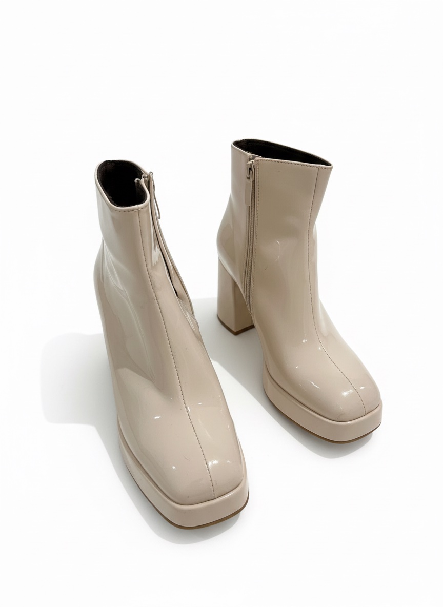 Bottines nude en vernis