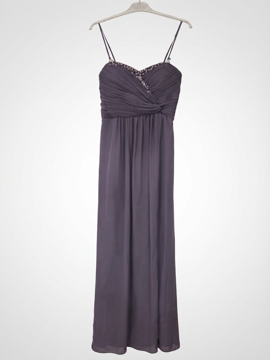 Robe longue plissée de couleur mauve, caractérisée par un nœud torsadé au centre du buste et des bordures scintillantes.