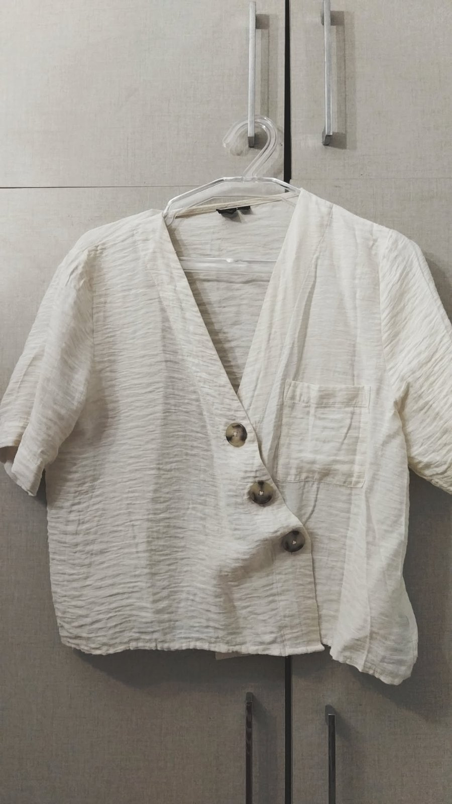 Linen shirt with buttons