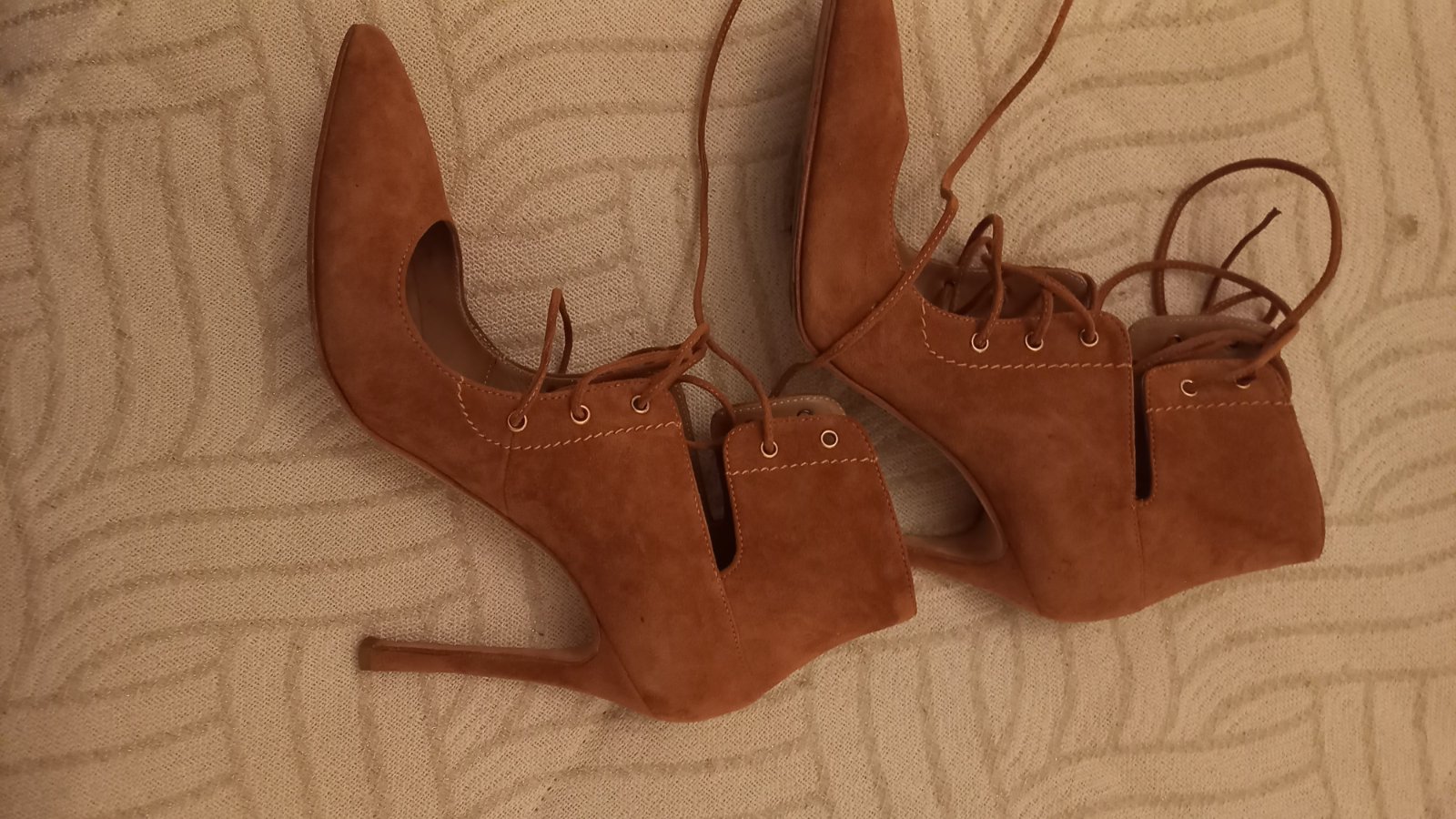 Talons à lacets daim