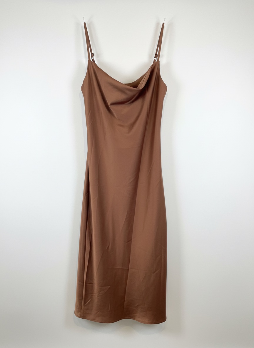Robe satinee marron