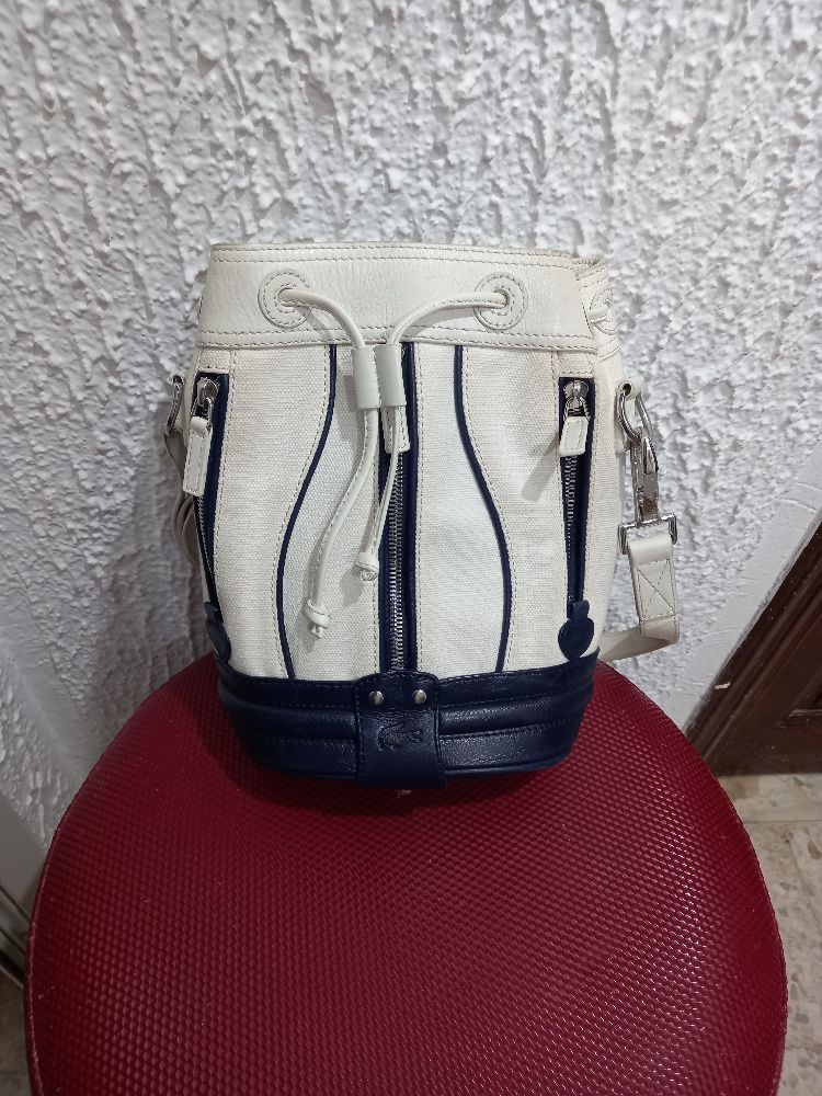 Sac vrai cuir lacoste 