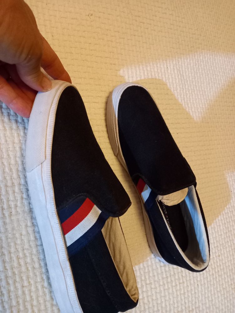 Slip on Tommy