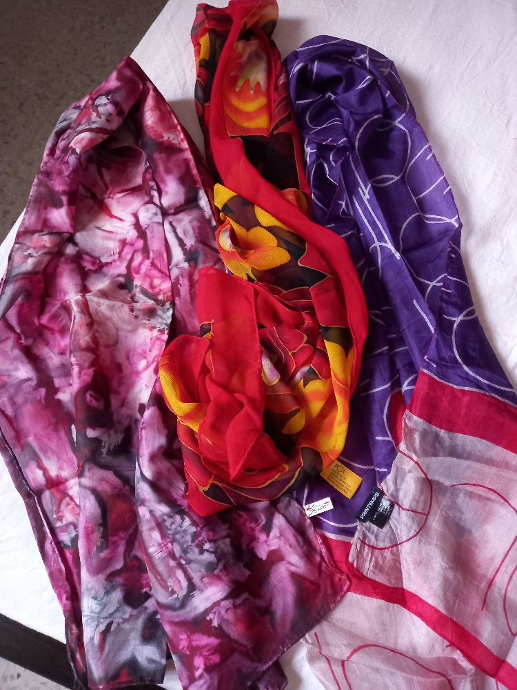 unlot de 3foulards en  soie