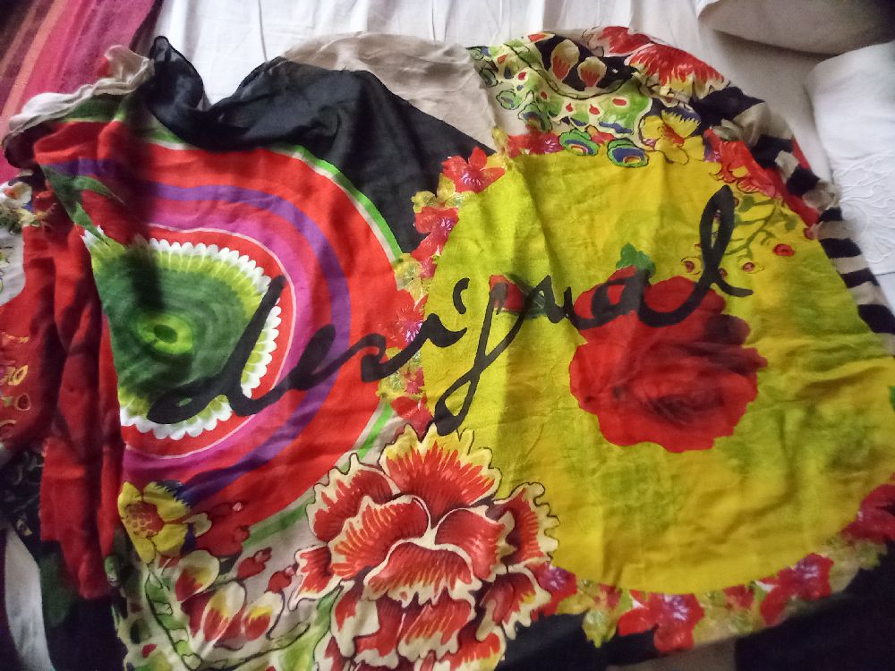 4 foulards desigual