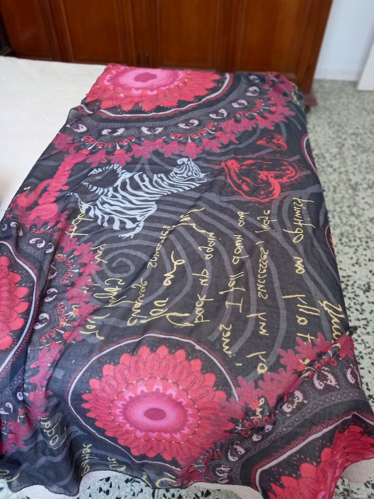 Cache maillot desigual 