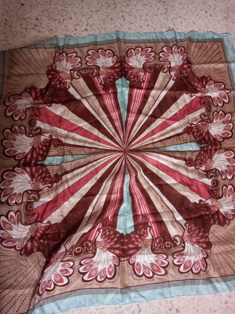 foulard e  soie Galerie Lafayette 