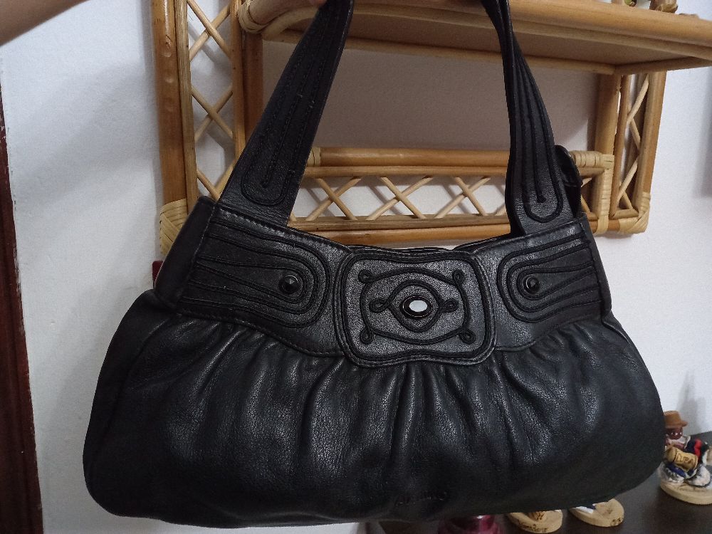 sac veritable cuir Valentino je baisse le prix juste deux jours