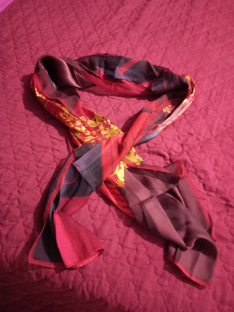 foulard en soie Valentino authentique. 