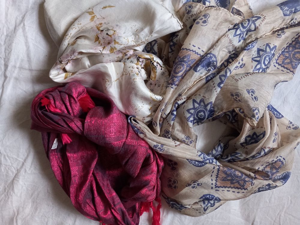 lot de trois foulards