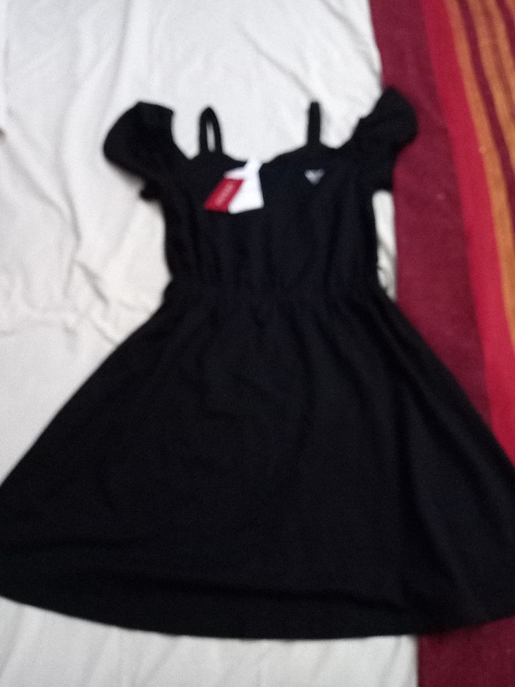 Robe noire Guess