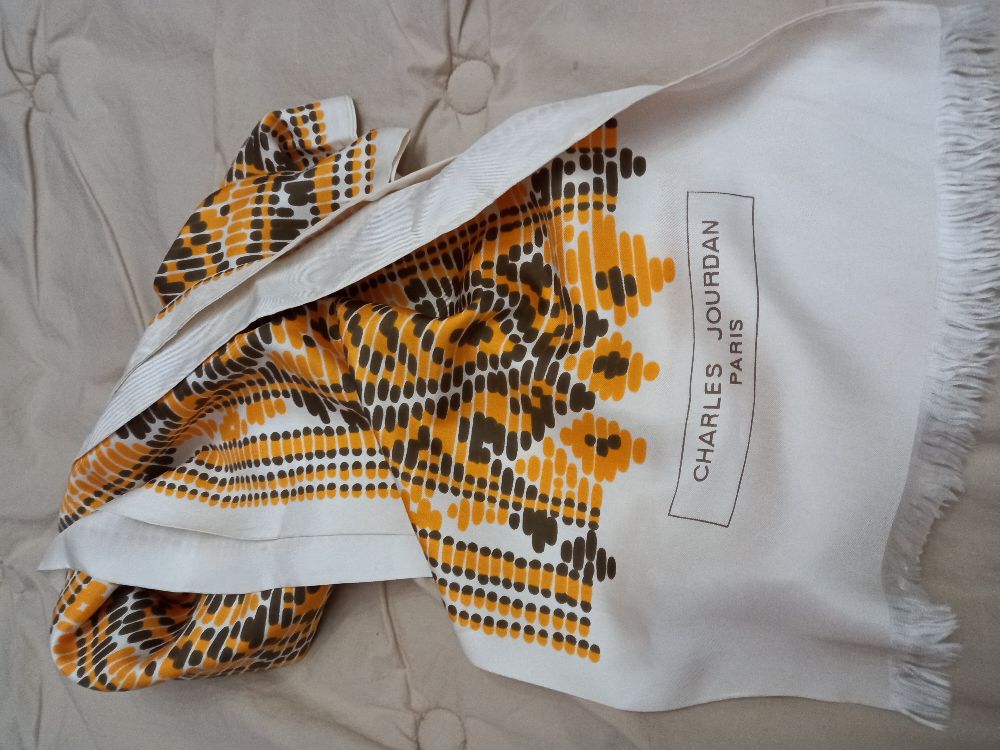 foulard en soie Charles Jourdan
