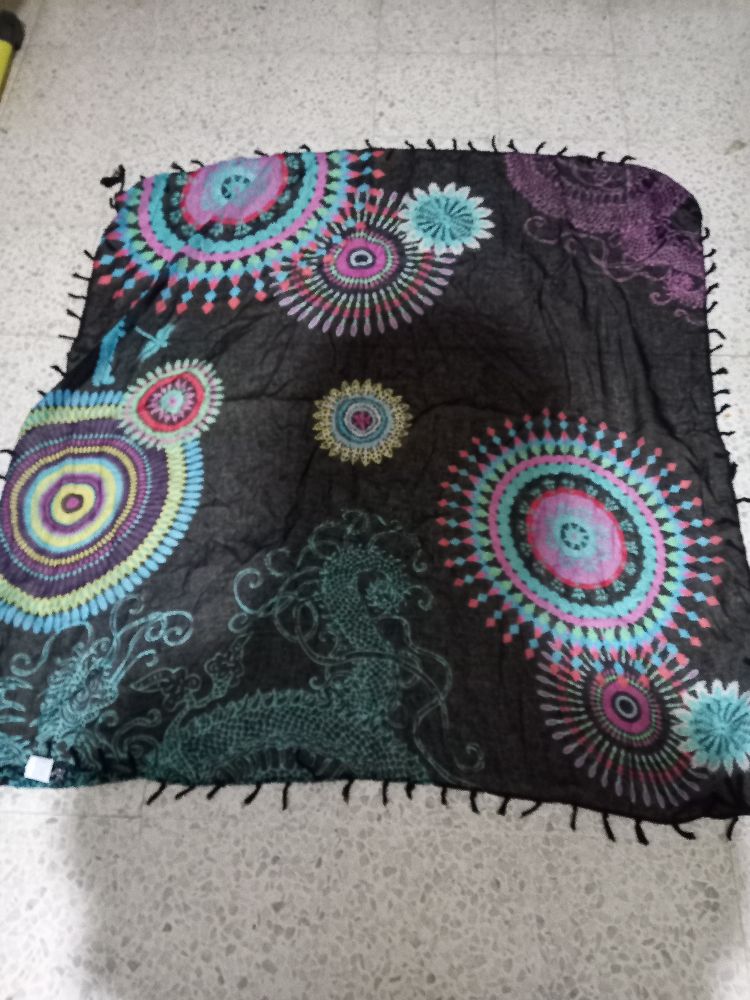 Foulard desigual