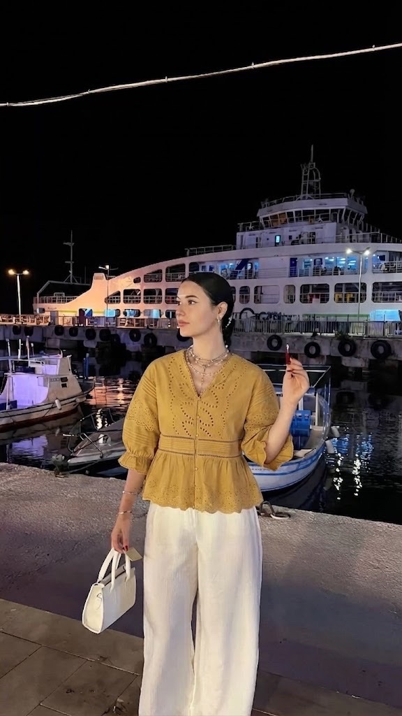  Chemise jaune moutarde en broderie anglaise