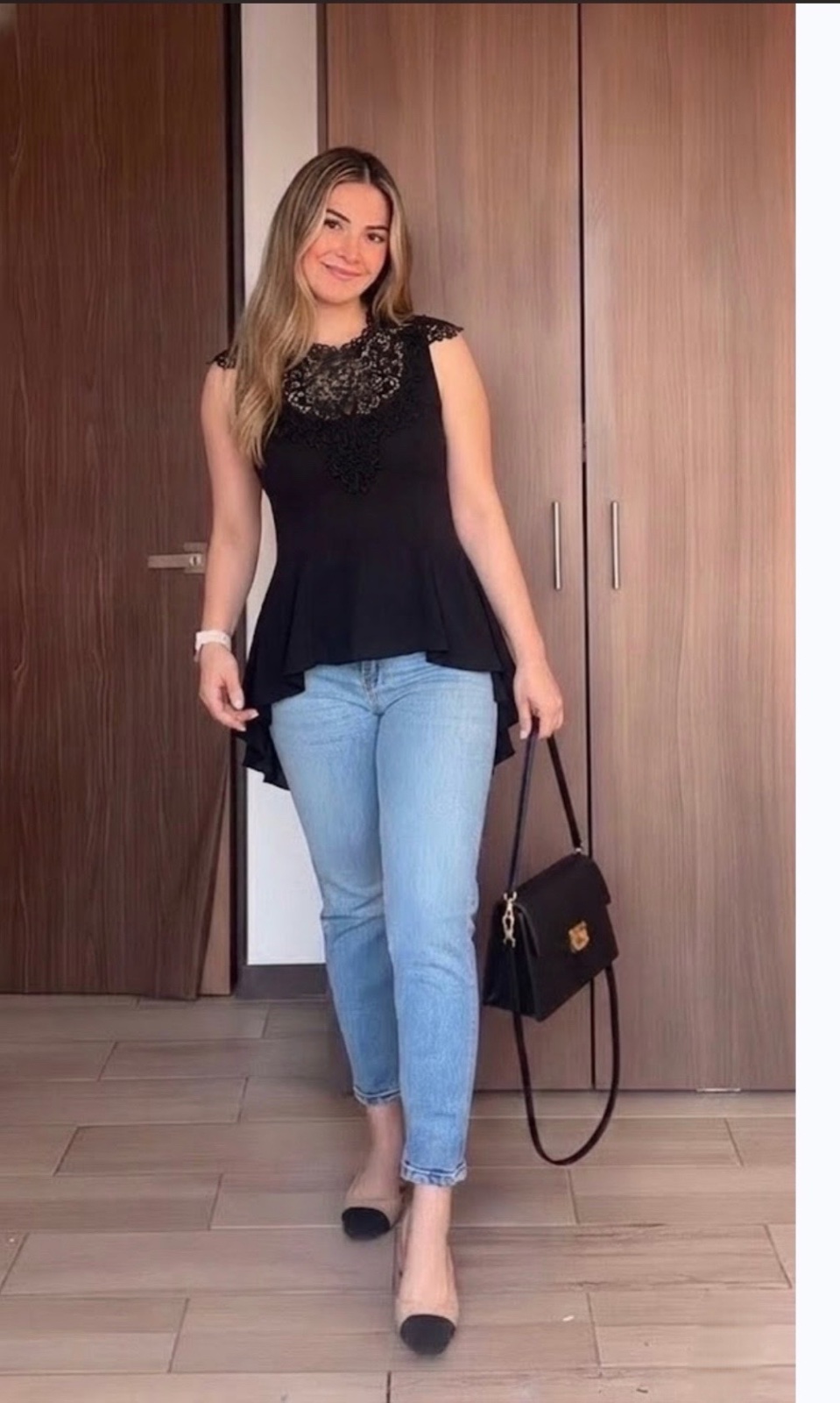 Haut noir en dentelle 