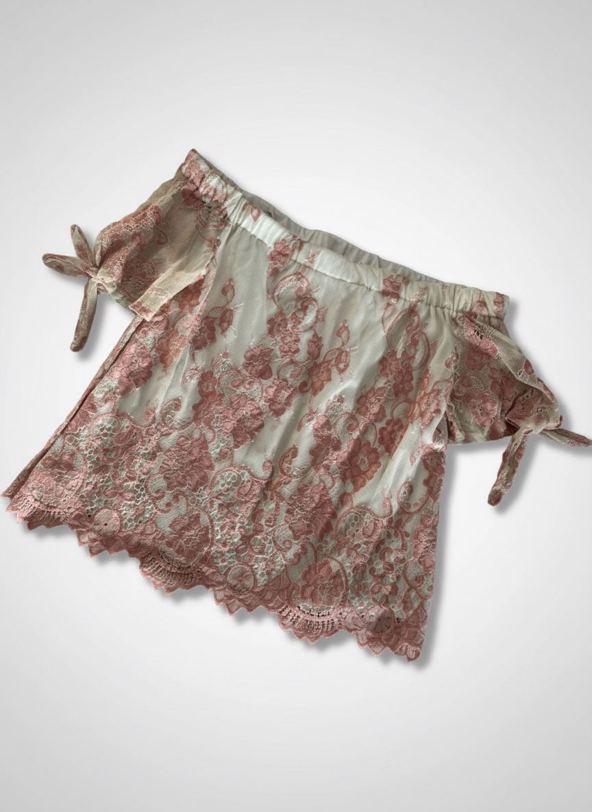 Joli pull en dentelle taille M
