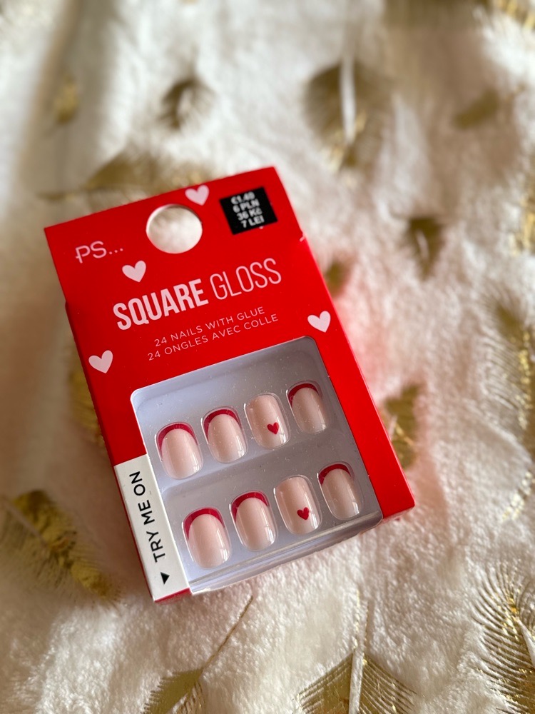 Ongles avec colle 