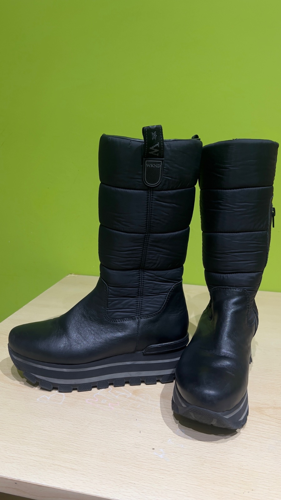 Botte noir de la marque  WEEKEND