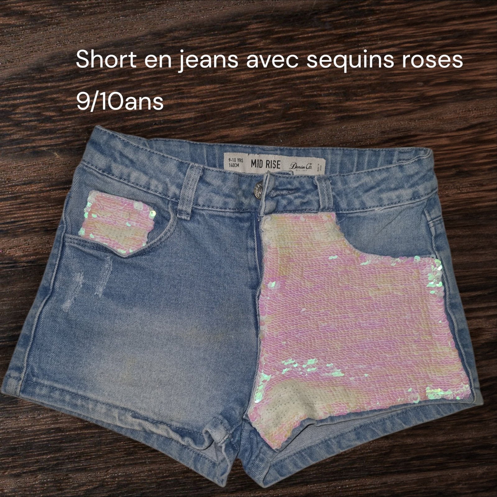 Trés beau short en jeans avec sequins rose 9/10ans