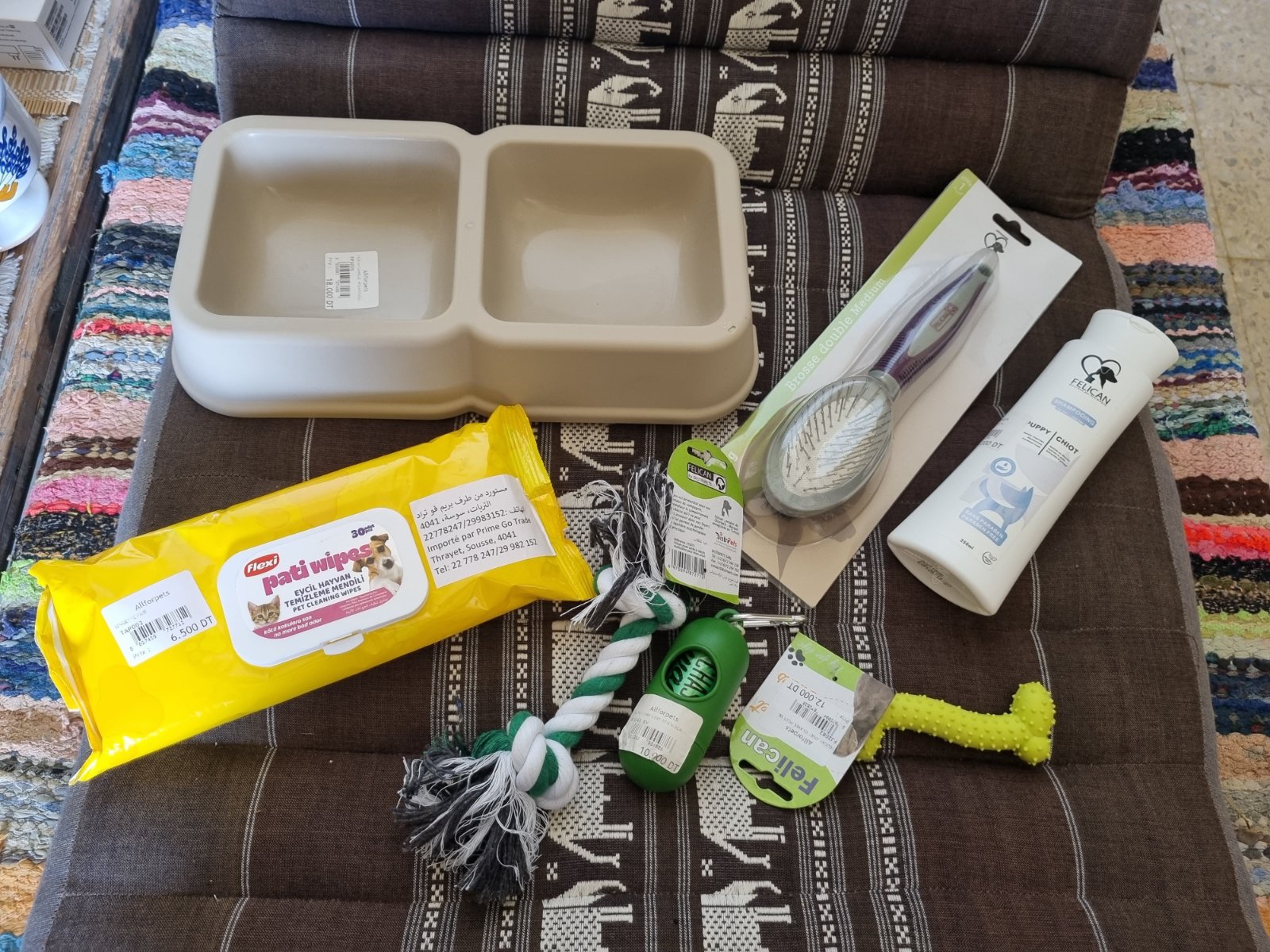 Un lot d'accessoires pour chiot neuf marque FELICAN 