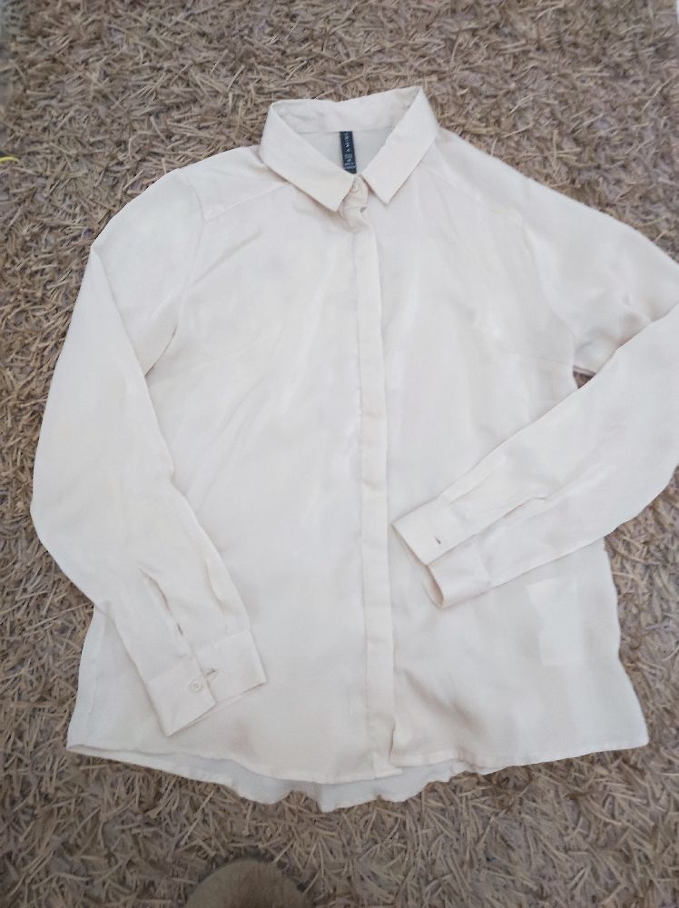 chemise satinée beige très classe la marque amisu