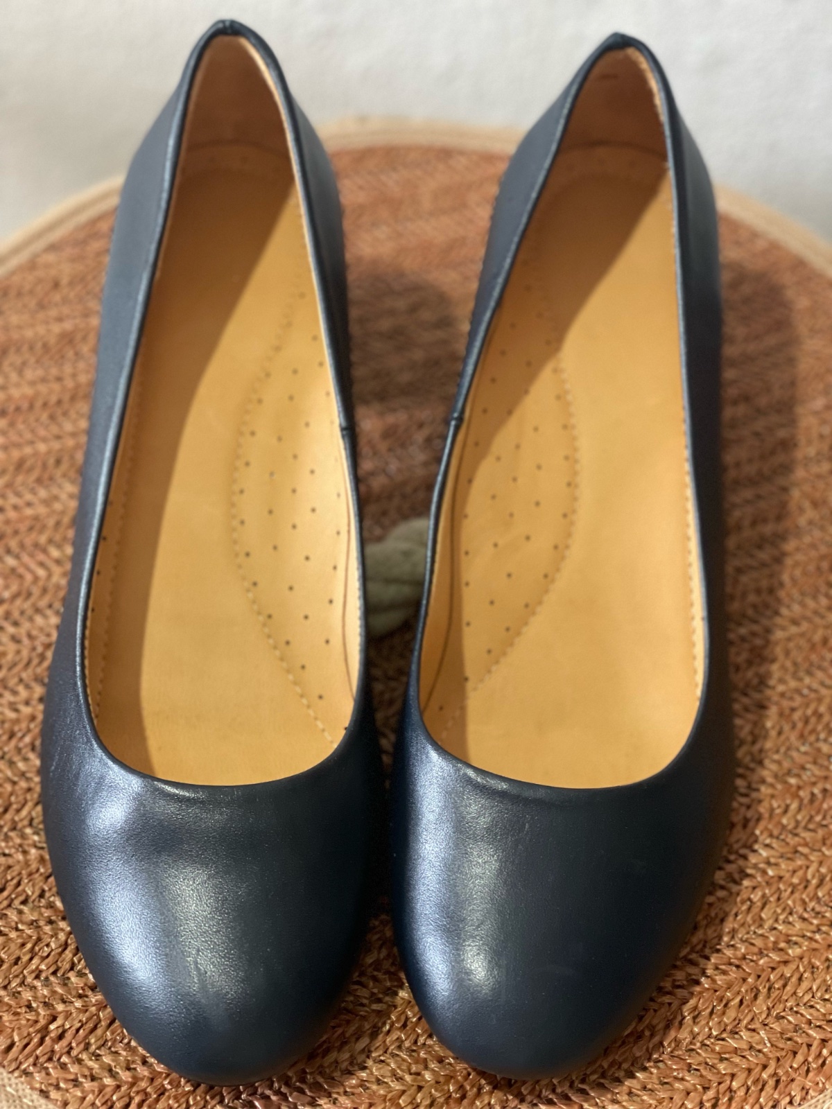 Escarpins en cuir bleu marine à petit talon bloc