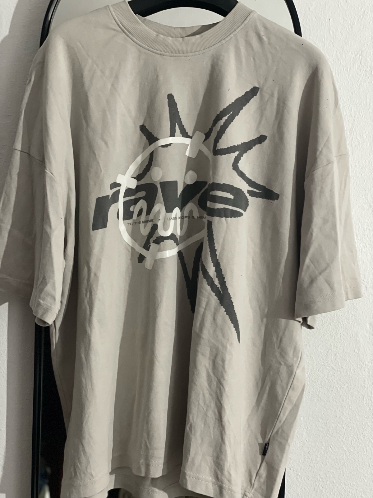 Shirt de la marque Cropp, caractérisé par son style streetwear