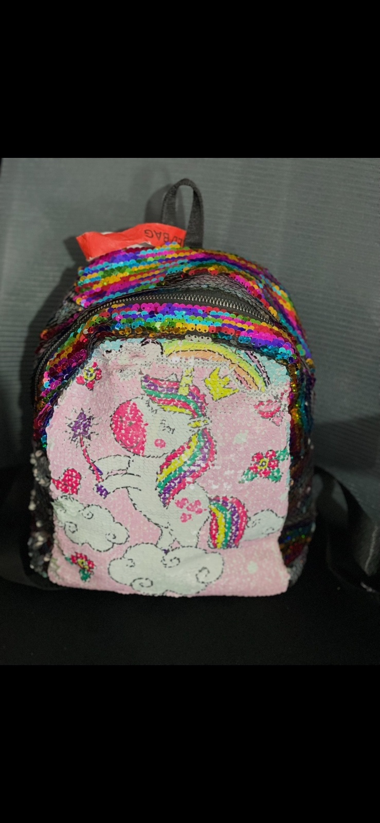 Petit sac à dos pour fille orné de sequins réversibles sur le thème magique de la licorne.