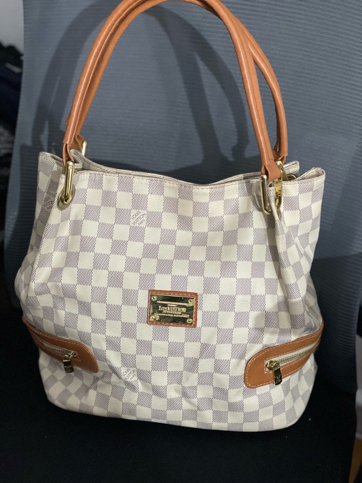 Sac à main cabas au motif damier écru et blanc