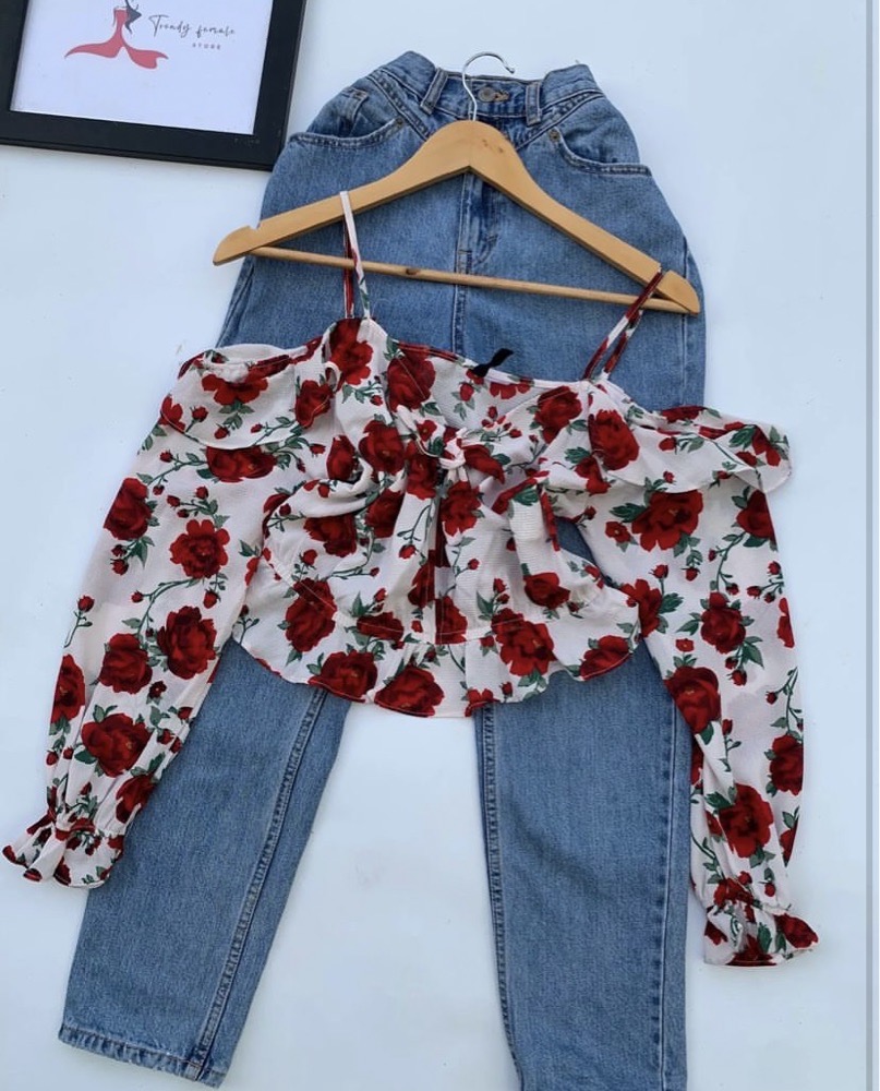 Bershka blouse with floral print 🌸🌸