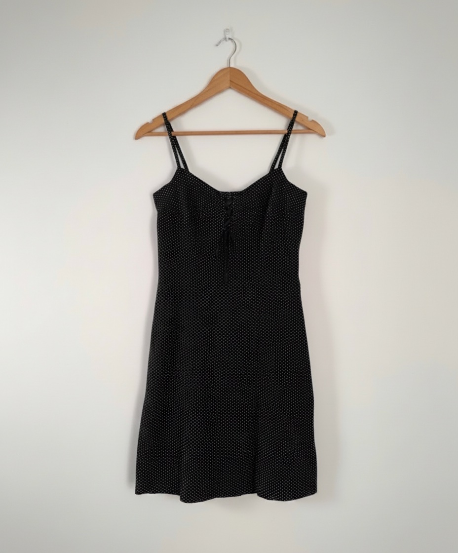 Robe noir courte à pois