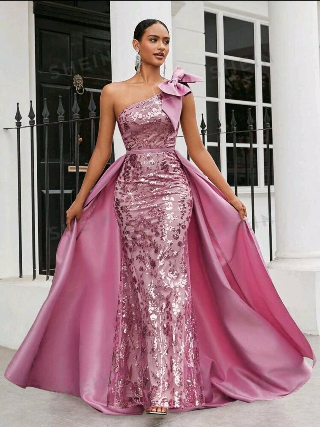 Très très belle robe état neuf avec étiquette 