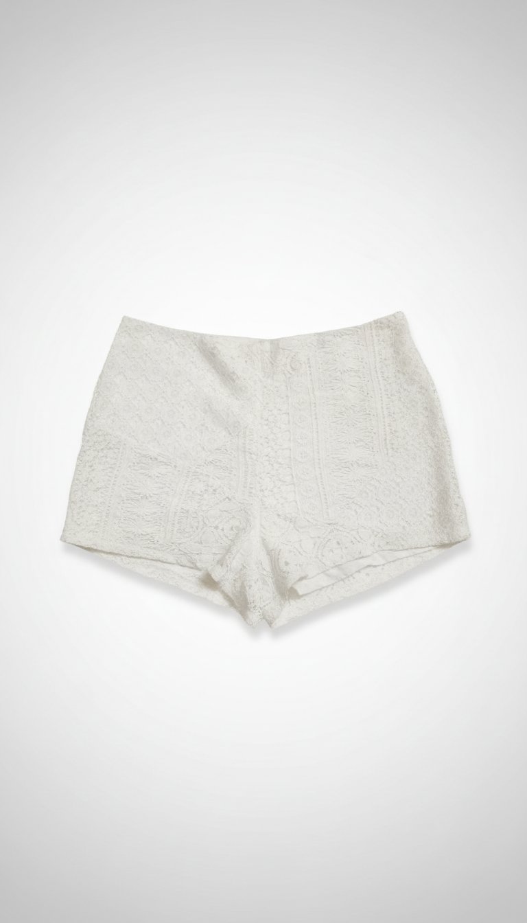 Short blanc dentelle taille 36