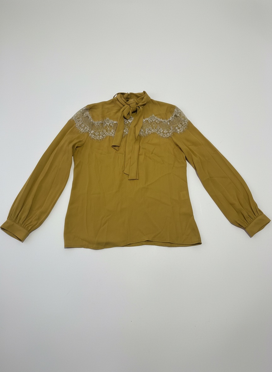 Chemise chic en jaune ! 