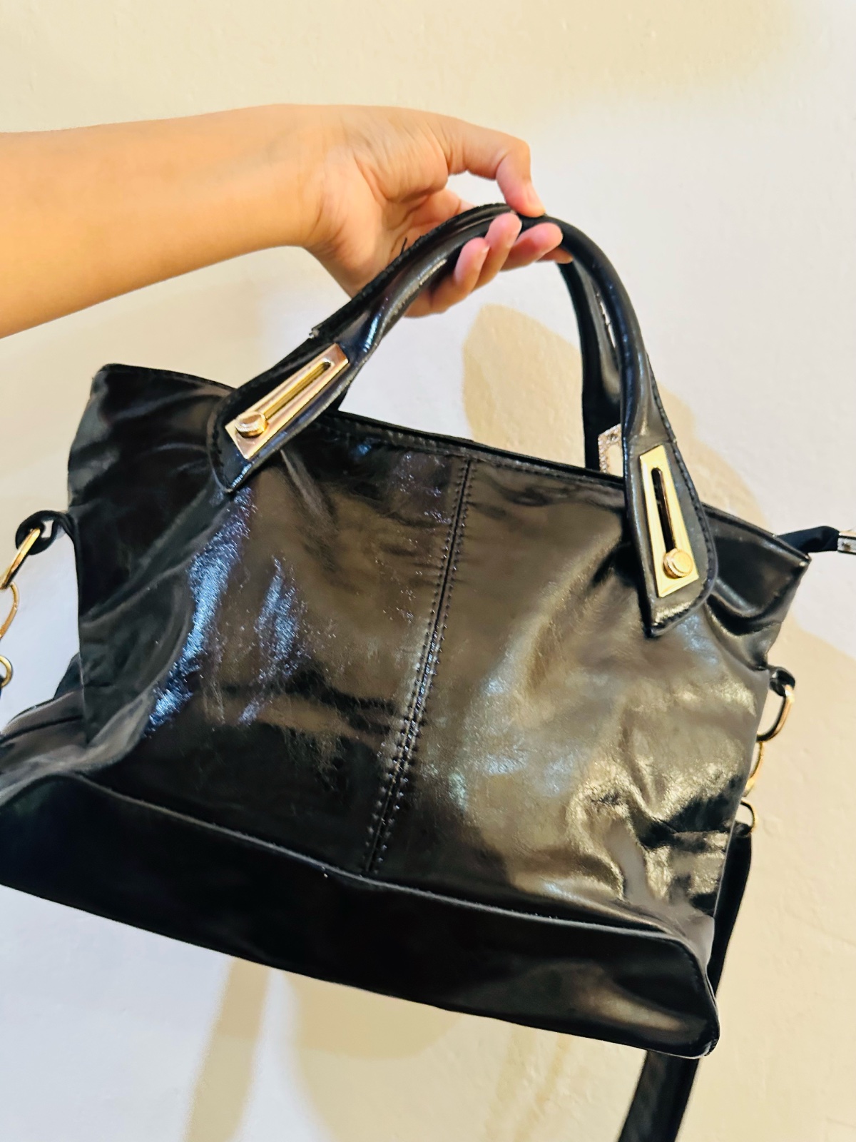 Sac noir vernis yesser 