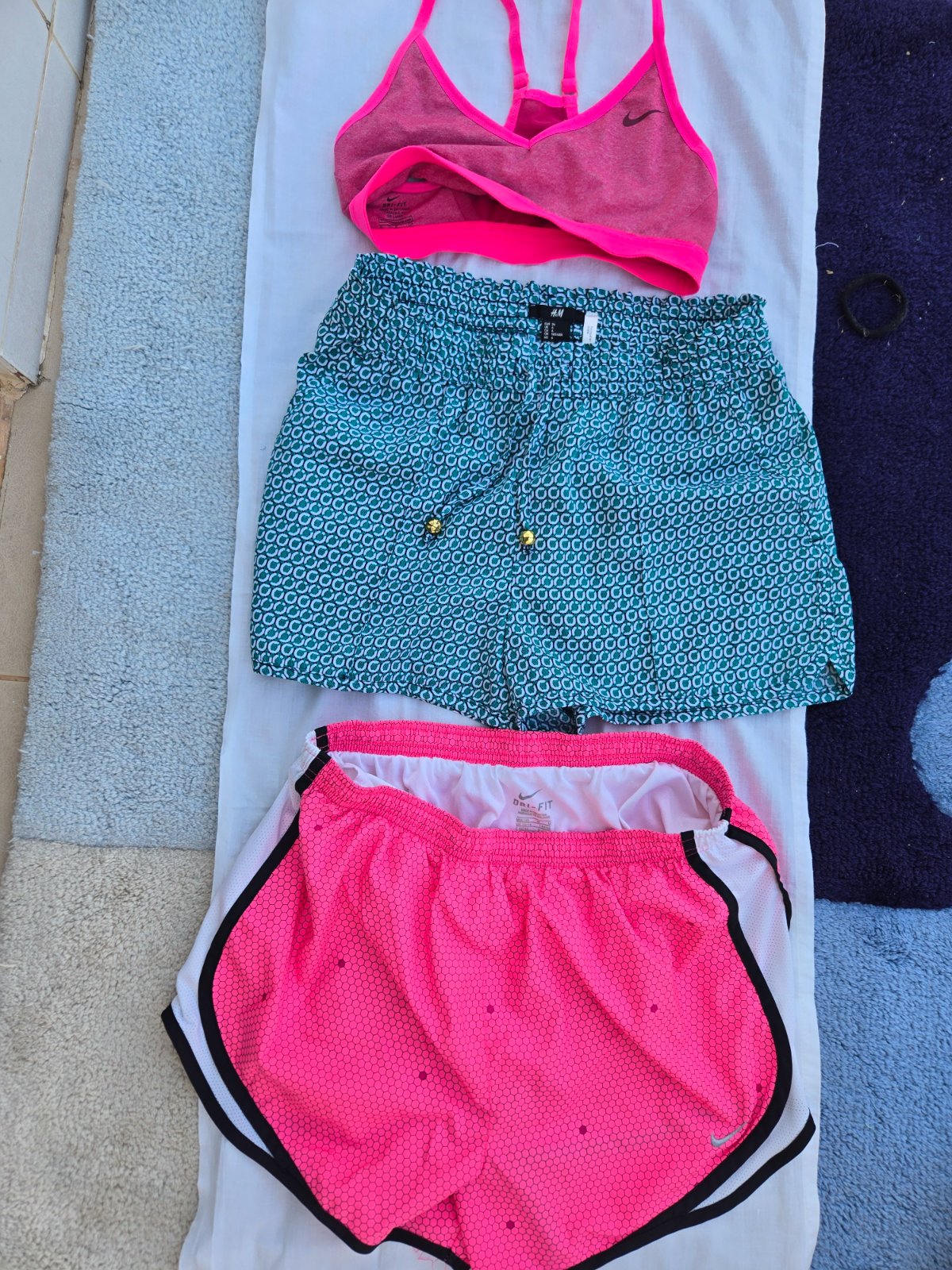 2 shorts et soutié gorge de sport